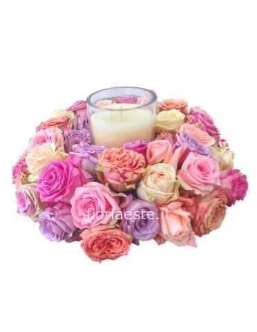 Coroncina di rose e fiori misti centrotavola con candela