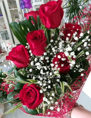 Bouquet di 7 rose rosse confezionato